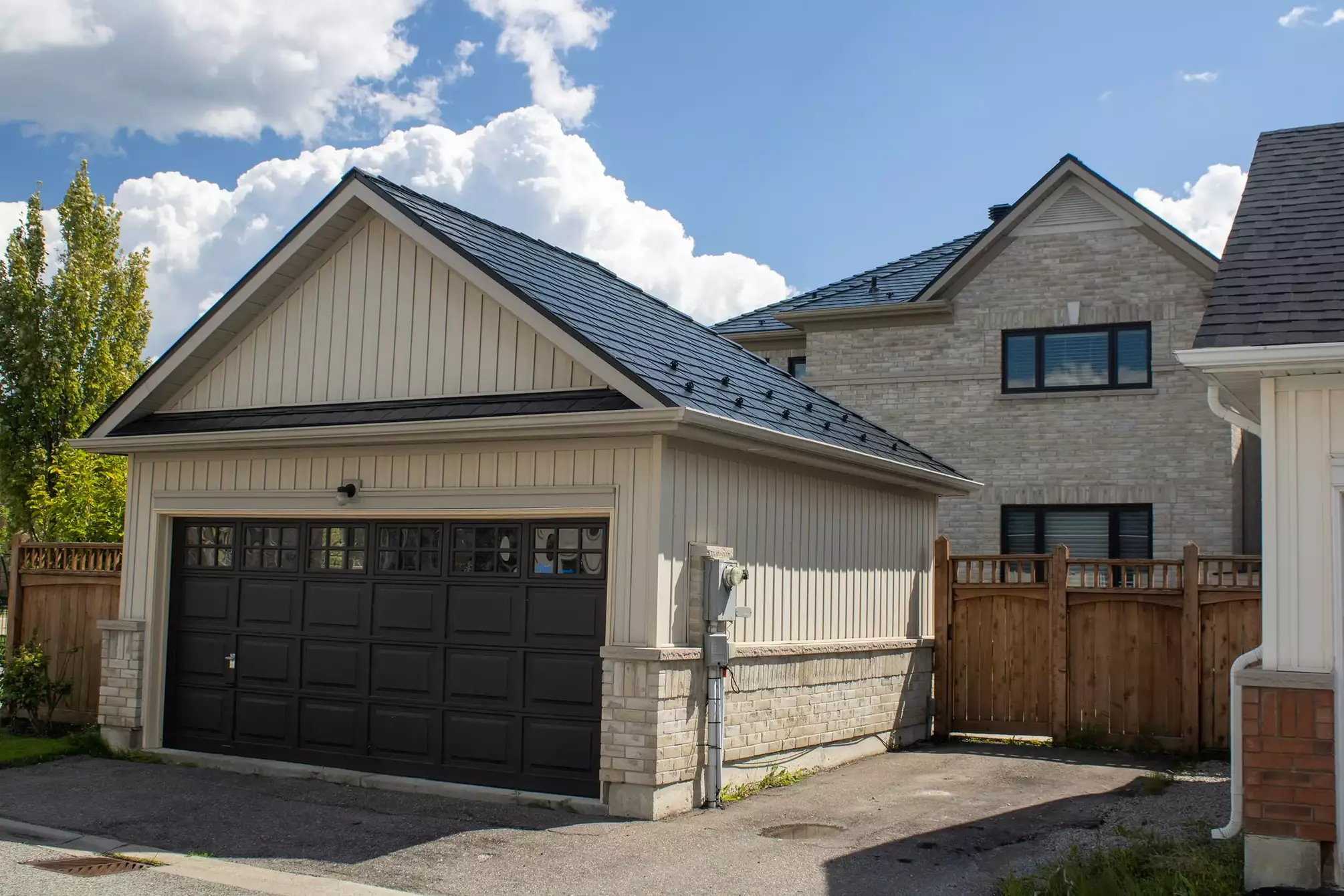 Onms22058 Markham, On L6B0N6 Interlock Metal Roofing Black Aluminum Slate Roof Garage