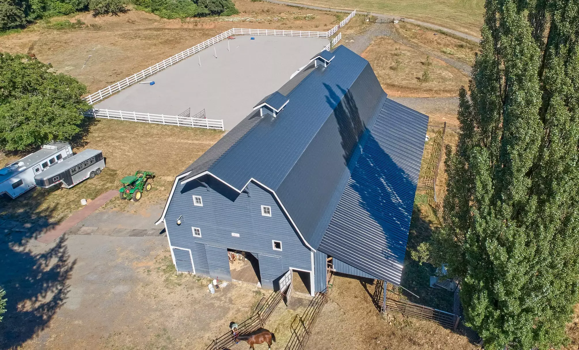 Longview, Wa 97202 Interlock Metal Roofing Black Aluminum Slate Roof Barn