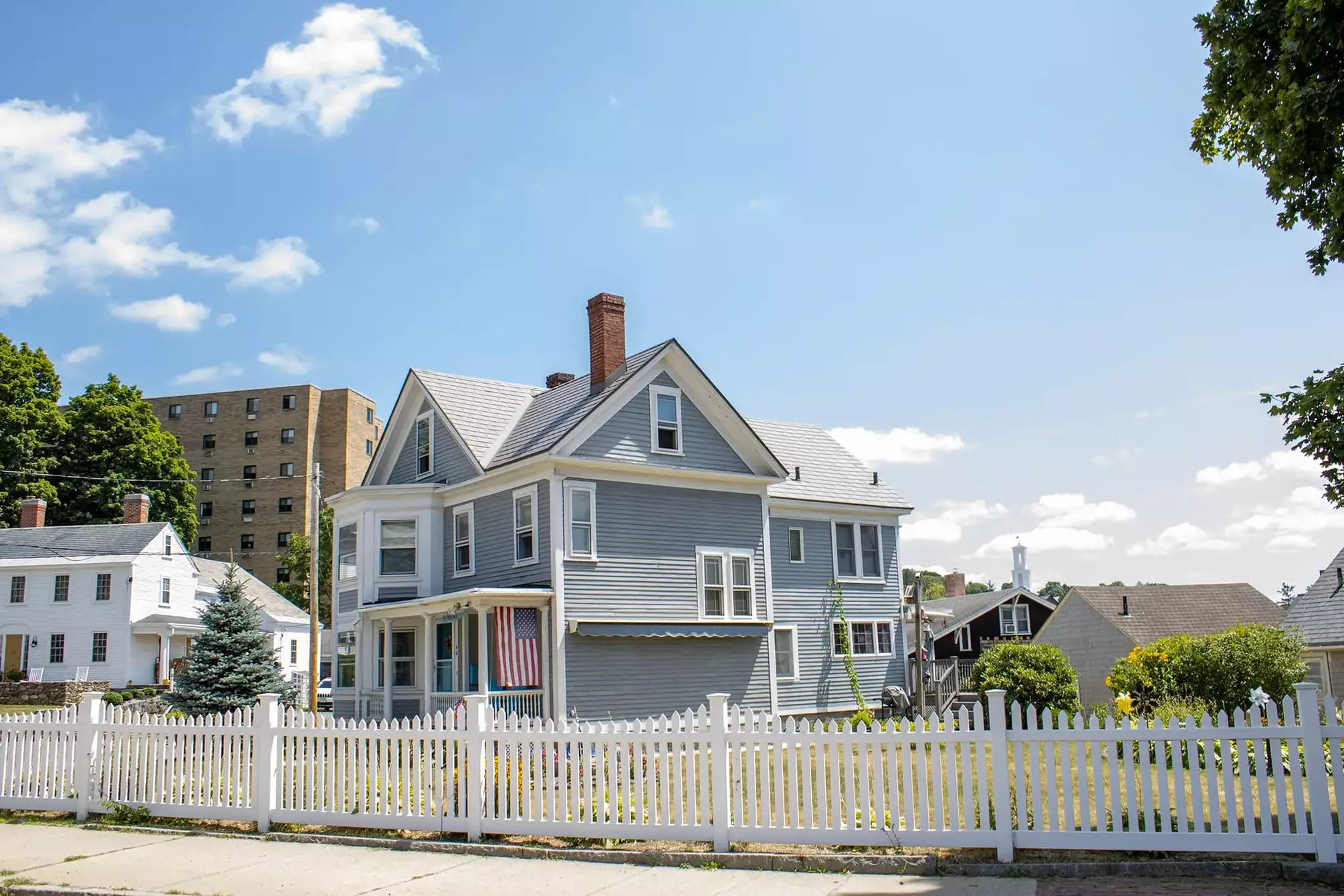 MANE16020 - Fitchburg, MA 01420 Interlock Metal Roofing - Aluminum Musket Grey Slate Roof Side Yard