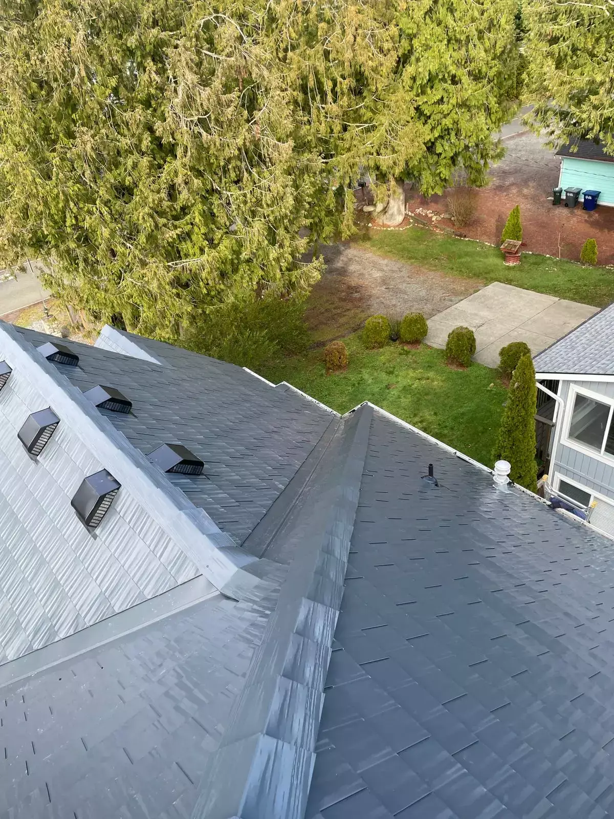 Bonney Lake, WA 98391 | Interlock Metal Roofing Deep Charcoal Cedar Shingle Roof | Ridge Caps | WAWA-23-028