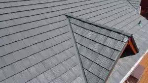 Ilil17008 Harvard Il 60033 Interlock Metal Roofing Hunter Green Aluminum Shake Roof Close-Up