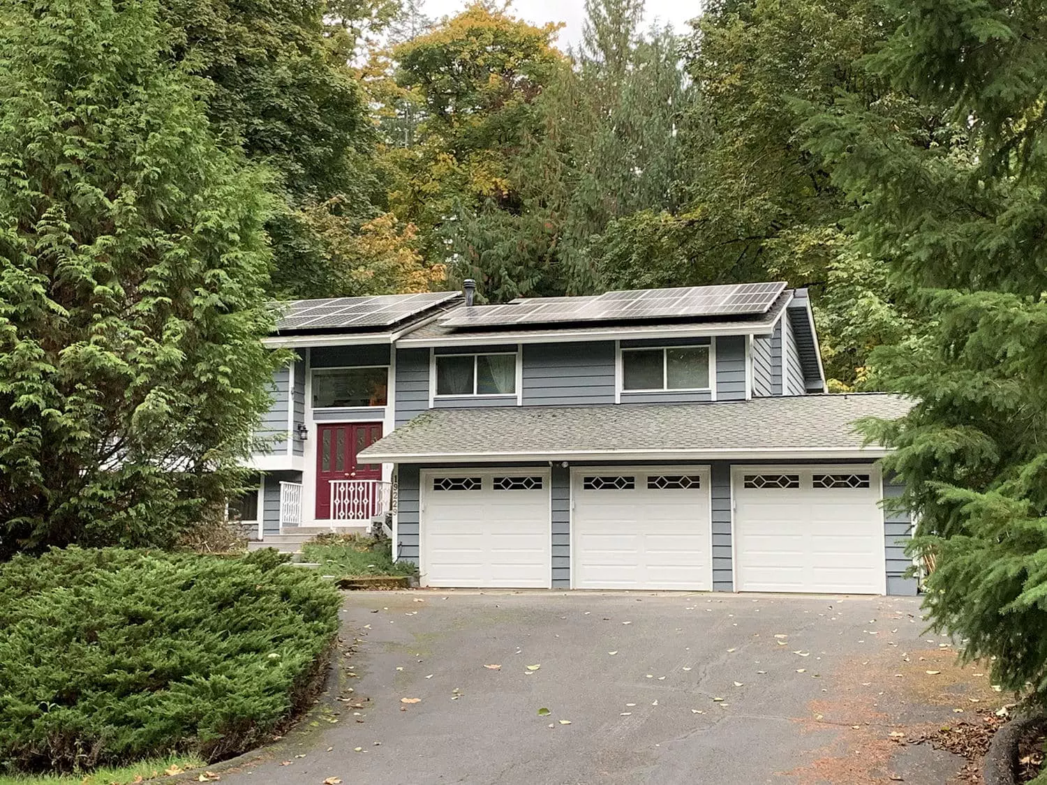 Before WAEV21051 Woodinville, WA 98077 Asphalt Composition Roof Shingles Solar Crystalline Panels Front